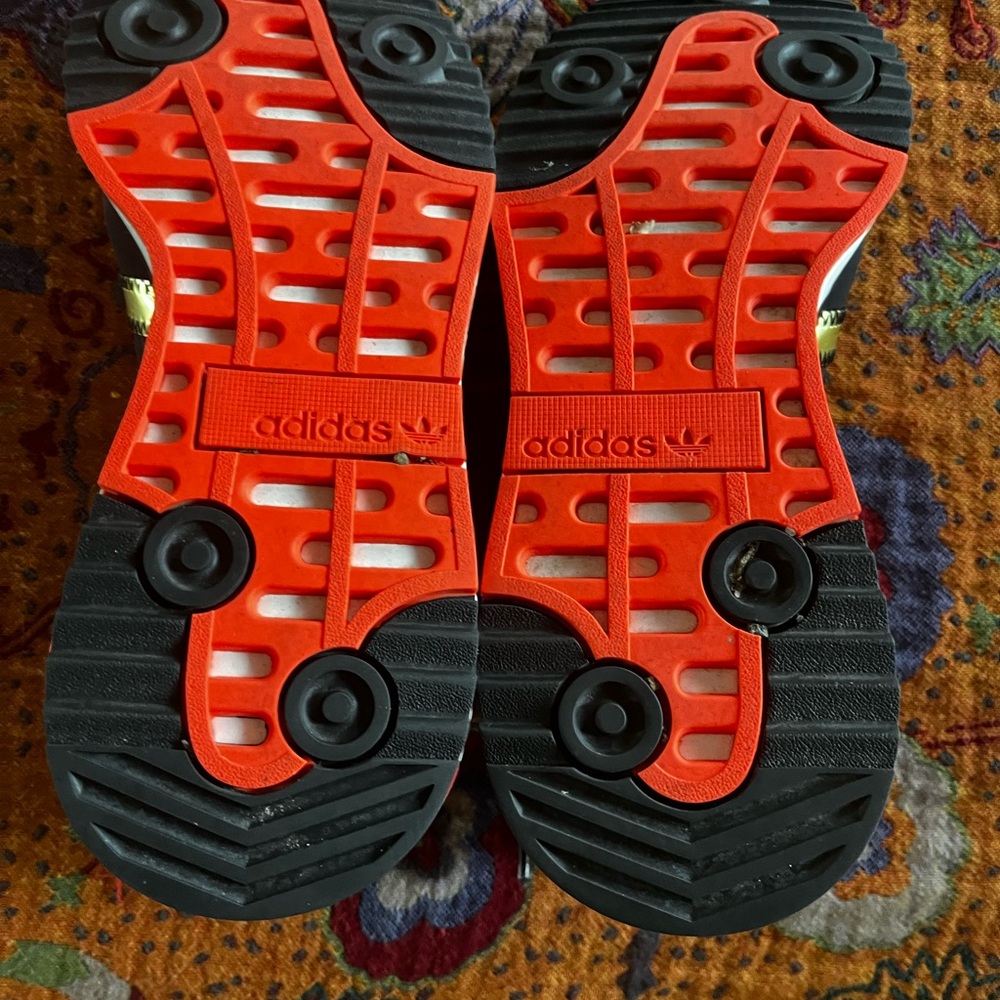 Adidas Sneakers Size 7 - Picture 4 of 5